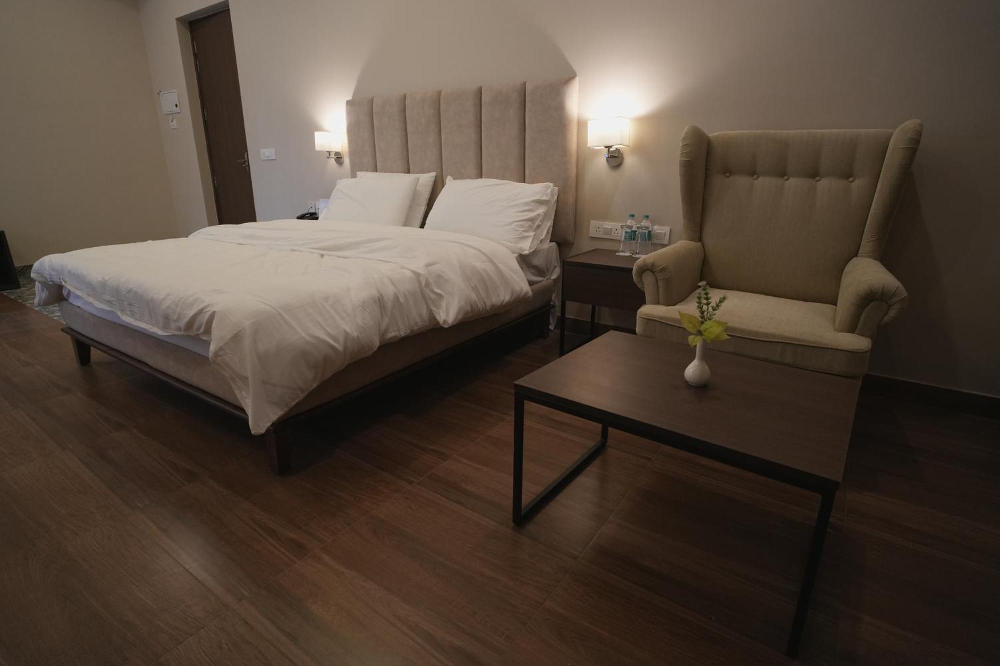 Tdi Club Retreat Sector-110 Hotel Mohali Екстериор снимка
