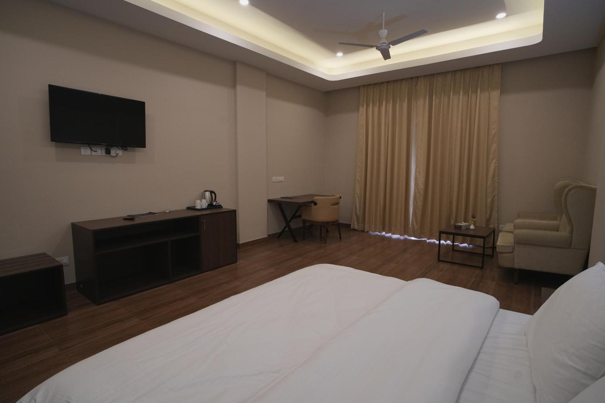 Tdi Club Retreat Sector-110 Hotel Mohali Екстериор снимка