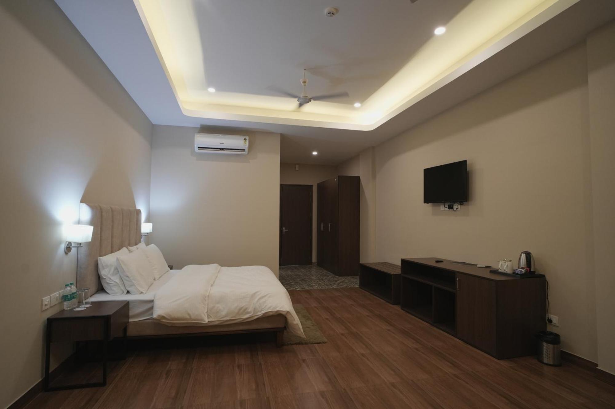 Tdi Club Retreat Sector-110 Hotel Mohali Екстериор снимка