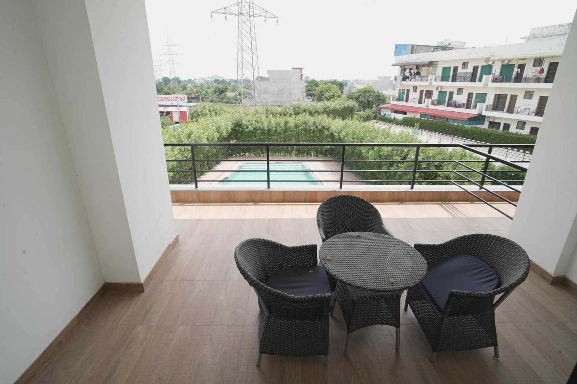 Tdi Club Retreat Sector-110 Hotel Mohali Екстериор снимка